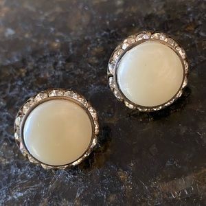 vintage clip-on earrings - cream/clear diamantés
